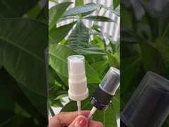 OEM 18/415 Μαύρο και λευκό ψεκαστήρα ομίχλης με διακόσμηση βήματος για γυάλινο μπουκάλι αρώματος